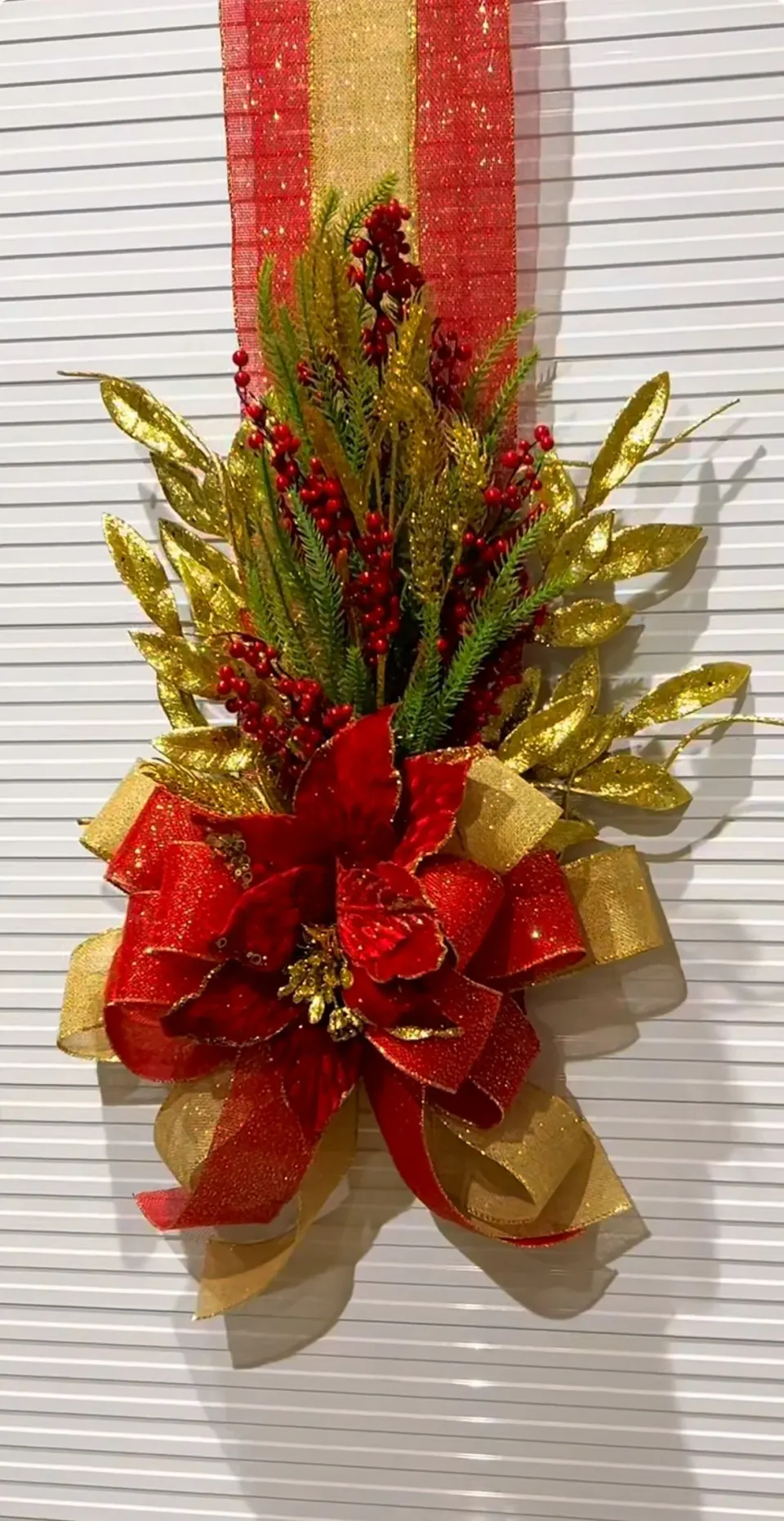 Escapulário Natalino Vermelho e Dourado Luxo, foto 2
