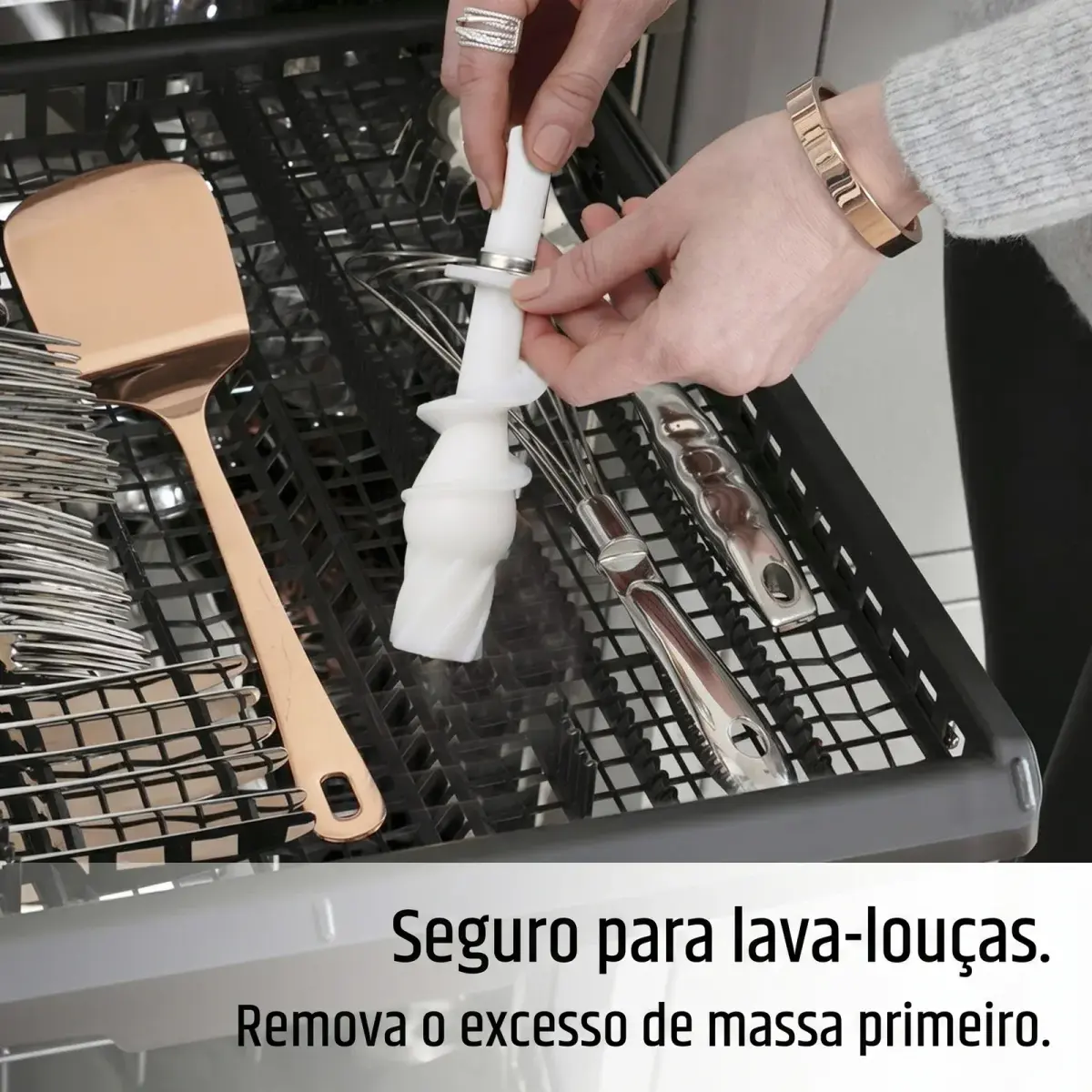 Peças removíveis da extrusora sendo colocadas na lava-louças