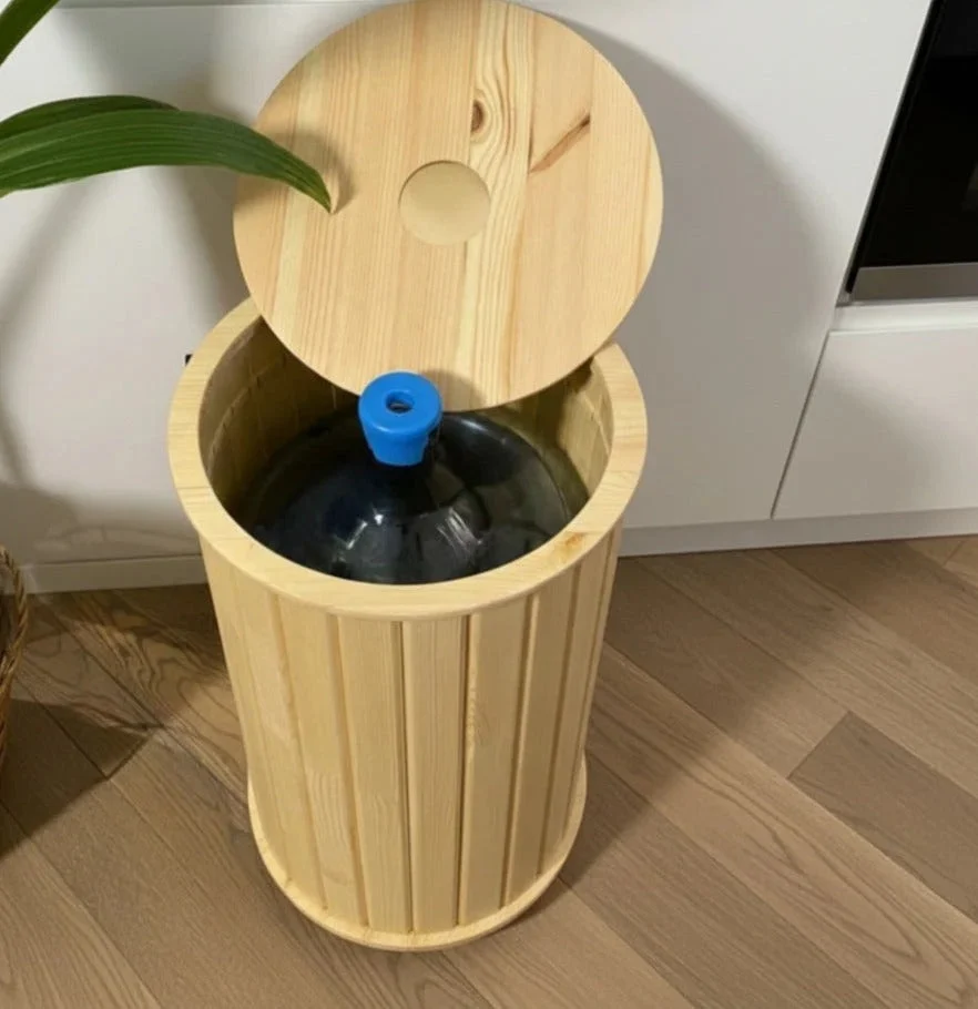 Mesa lateral nórdica para dispensador de água em madeira de pinho premium, foto 4